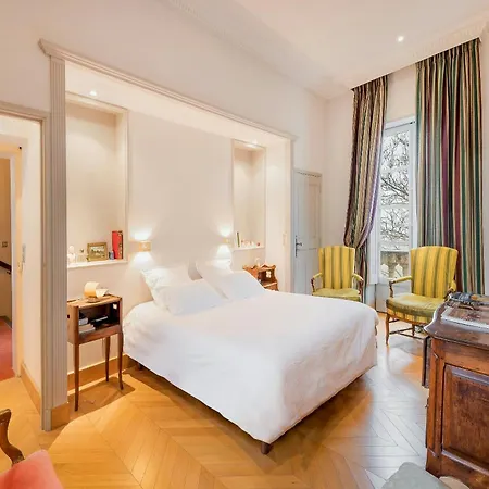 16th-century Manor In A Village Near Uzes Saint-Siffret