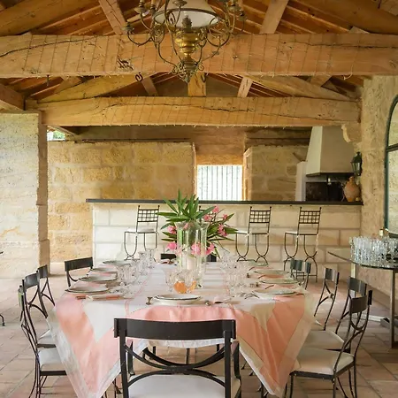 16th-century Manor In A Village Near Uzes * Saint-Siffret